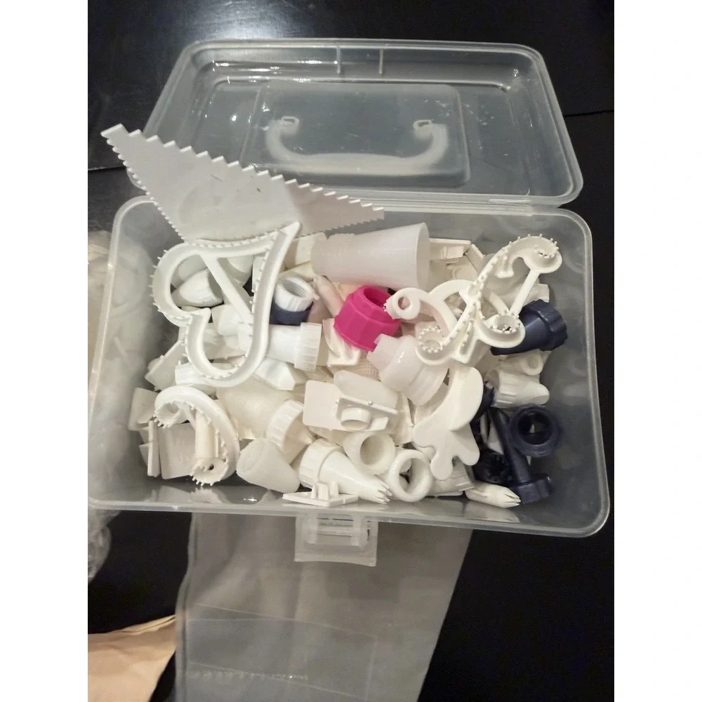 Cake Decorating Supplies Lot Metal & Plastic Tips Wilton Bags Etc Tip Carry Case